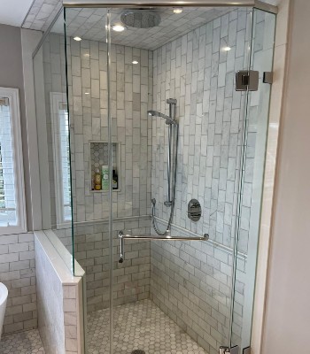 a palin glass shower box in bathroom
